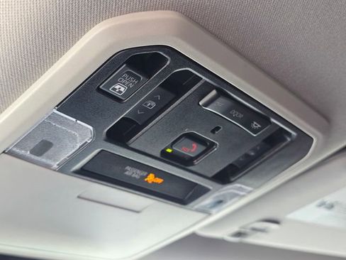 Used 2024 Toyota Tundra Limited AWD/4WD image 32