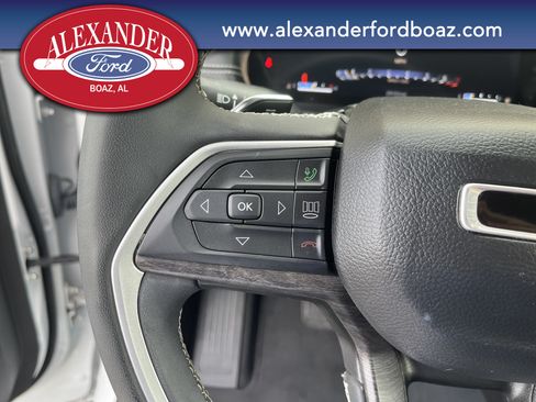 Used 2023 Jeep Grand Cherokee L Limited AWD/4WD image 23