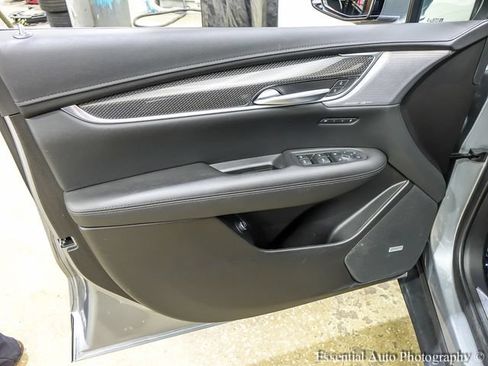 Certified 2023 Cadillac XT5 Sportv w/ LPO, Floor Liner Package AWD/4WD image 20