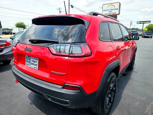 Used 2019 Jeep Cherokee Trailhawk w/ Cold Weather Group image 5
