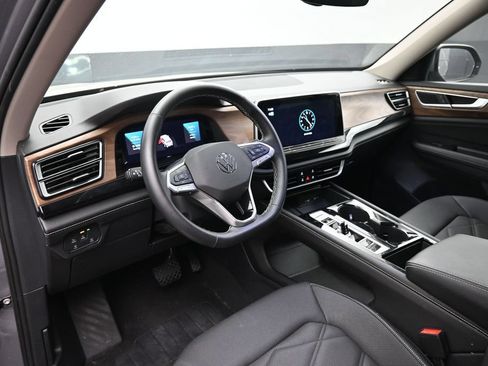 Used 2025 Volkswagen Atlas SE FWD image 10