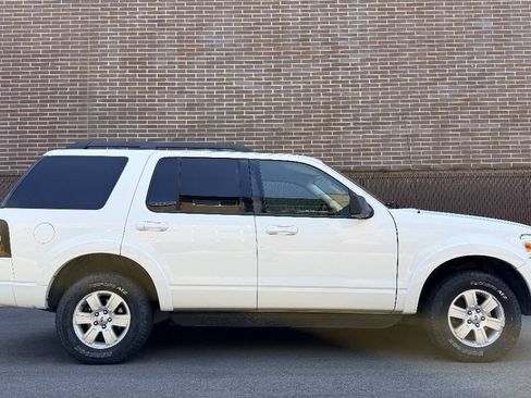 Used 2010 Ford Explorer XLT AWD/4WD image 2