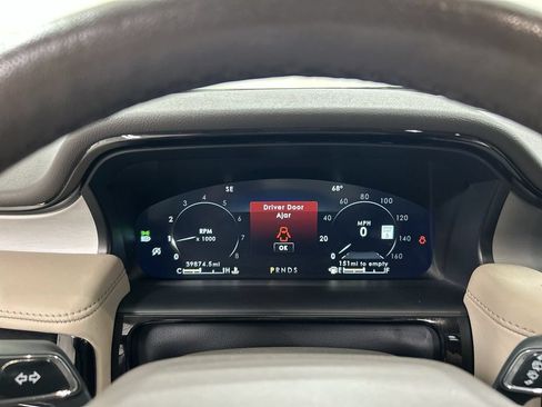 Used 2022 Lincoln Nautilus AWD w/ Premium Package image 13