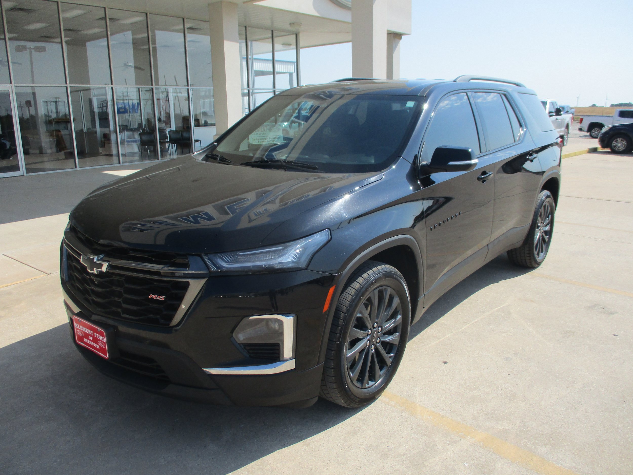 Used 2023 Chevrolet Traverse RS FWD image 2