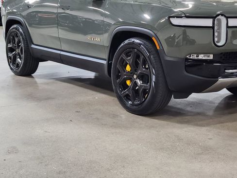 Used 2023 Rivian R1S Launch Edition image 11