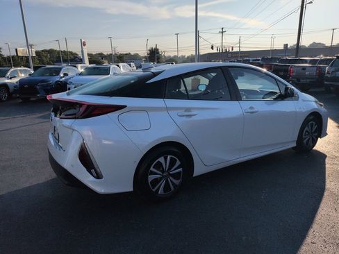 Used 2018 Toyota Prius Prime Advanced FWD image 5