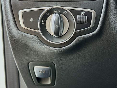 Used 2022 Mercedes-Benz GLC 300 4MATIC w/ Driver Assistance Package image 17