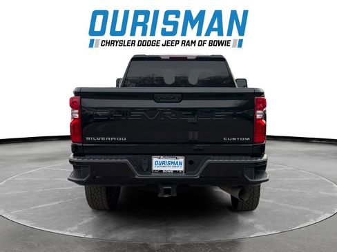 Used 2024 Chevrolet Silverado 2500 Custom w/ Custom Value Package image 5
