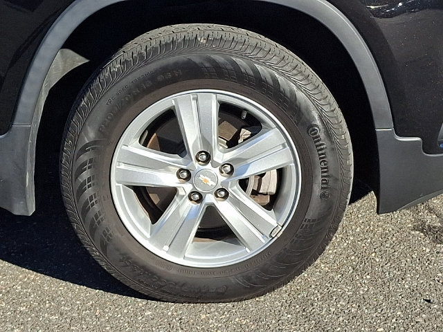 Used 2022 Chevrolet Trax LS w/ Tint and Cruise Package AWD/4WD image 26