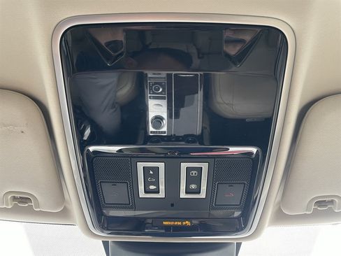 Used 2018 Land Rover Range Rover HSE AWD/4WD image 32