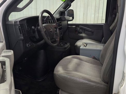 Used 2017 GMC Savana 2500 RWD image 8