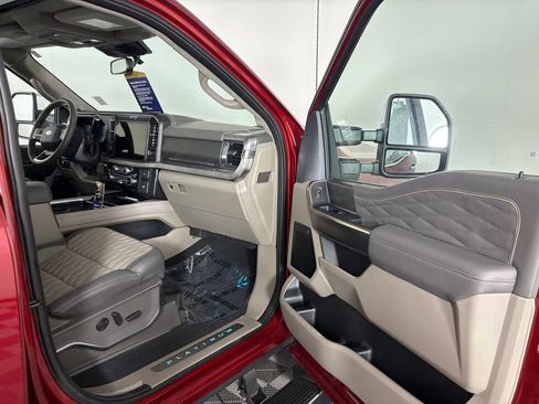 Certified 2025 Ford F450 Platinum w/ Platinum Plus Package AWD/4WD image 36