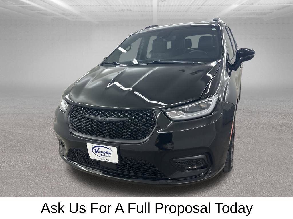 Used 2024 Chrysler Pacifica Touring-L w/ S Appearance Package AWD/4WD image 6