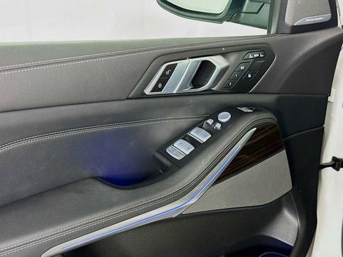 Used 2023 BMW X7 xDrive40i w/ Premium Package image 19