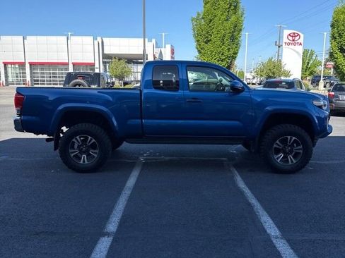 Used 2017 Toyota Tacoma SR5 w/ Tow Package AWD/4WD image 5