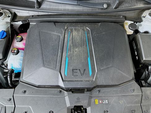 Used 2024 Hyundai Ioniq 5 SE RWD image 32