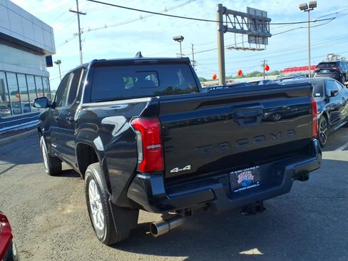 Certified 2024 Toyota Tacoma SR5 AWD/4WD image 4
