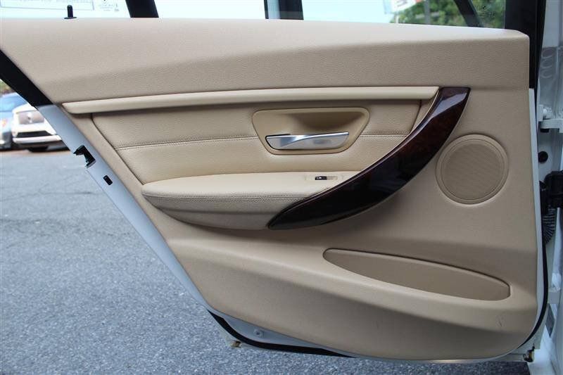 Used 2014 BMW 320i xDrive Sedan AWD/4WD image 23