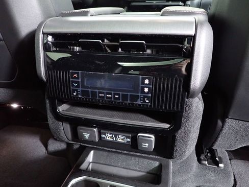 New 2026 Jeep Grand Wagoneer Limited AWD/4WD image 44