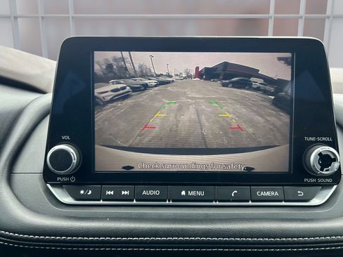 Used 2023 Nissan Rogue S image 28