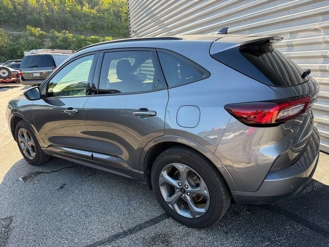 Used 2024 Ford Escape ST-Line w/ Tech Pack #1 AWD/4WD image 4
