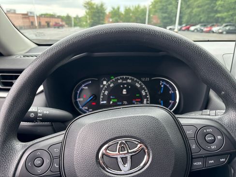 Used 2025 Toyota RAV4 XLE AWD/4WD image 11