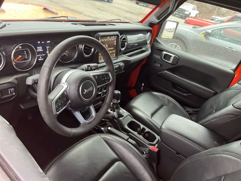 Used 2023 Jeep Wrangler Unlimited Sahara image 4