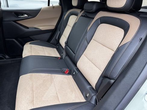 Used 2025 Chevrolet Equinox ACTIV image 6