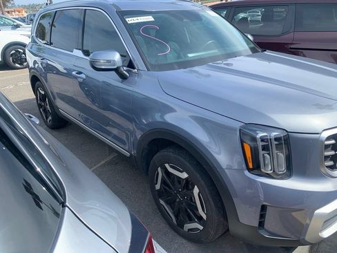 Used 2024 Kia Telluride S FWD image 3