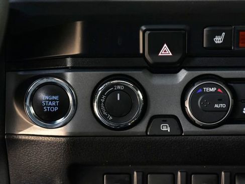 Used 2020 Toyota Tacoma TRD Sport w/ TRD Premium Sport Package AWD/4WD image 22