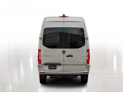 Used 2022 Mercedes-Benz Sprinter 2500 image 9