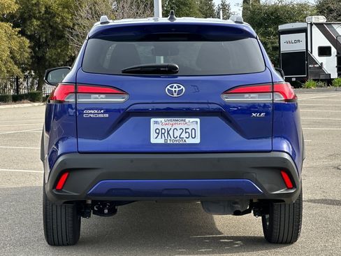 Used 2025 Toyota Corolla Cross XLE image 5