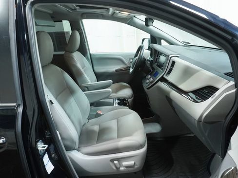 Used 2020 Toyota Sienna XLE Premium AWD/4WD image 14