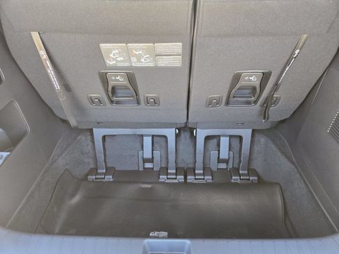 New 2026 Kia Carnival EX FWD image 24