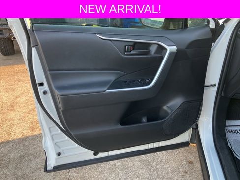 Used 2022 Toyota RAV4 LE image 22