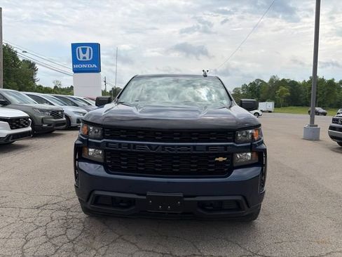 Used 2020 Chevrolet Silverado 1500 Custom w/ Custom Value Package AWD/4WD image 3