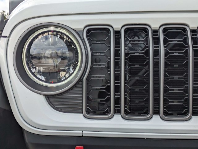 Used 2026 Jeep Wrangler Unlimited Rubicon AWD/4WD image 10
