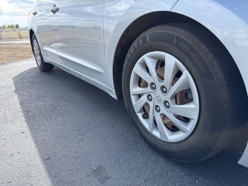 Used 2017 Hyundai Elantra SE FWD image 7