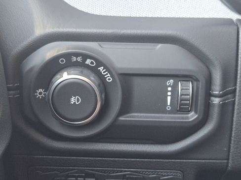 Used 2025 Jeep Wrangler Unlimited Sahara AWD/4WD image 24