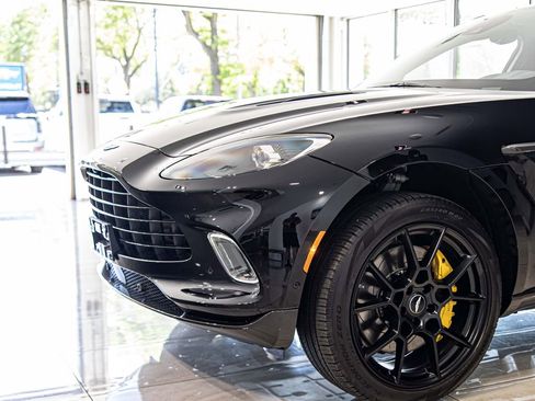 Used 2021 Aston Martin DBX AWD/4WD image 4