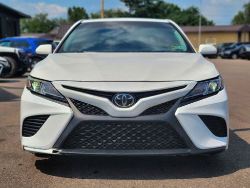 Used 2019 Toyota Camry SE FWD image 2