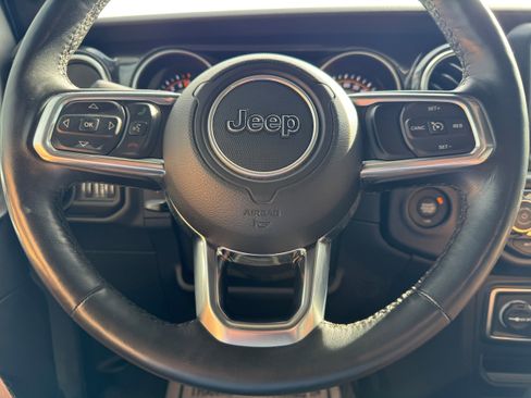 Used 2020 Jeep Wrangler Unlimited Sahara image 15