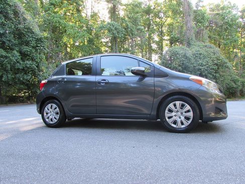 Used 2012 Toyota Yaris LE FWD image 7