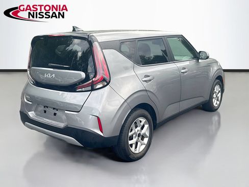 Used 2025 Kia Soul LX w/ LX Technology Package FWD image 9