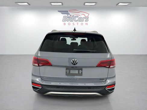 Used 2022 Volkswagen Taos SE w/ Panoramic Sunroof Package image 5