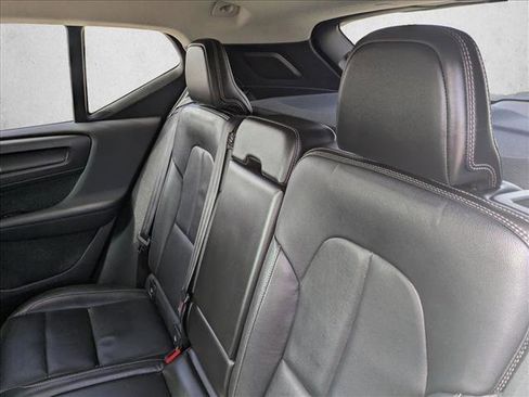 Used 2019 Volvo XC40 T5 Momentum image 22