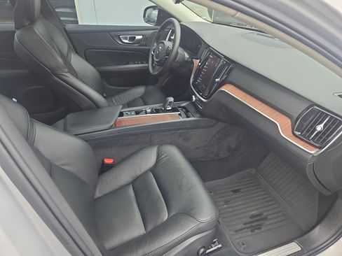 Certified 2024 Volvo S60 B5 Plus image 8