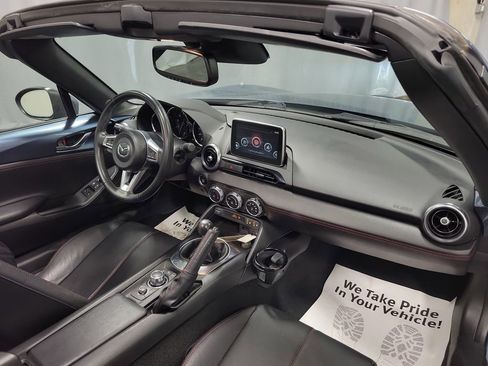 Used 2017 MAZDA MX-5 Miata RF Grand Touring image 25