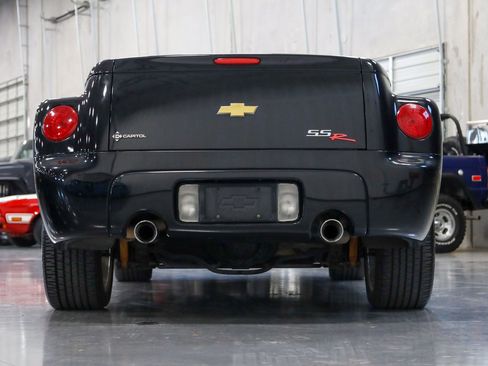 Used 2003 Chevrolet SSR w/ Preferred Equipment Group RWD image 6