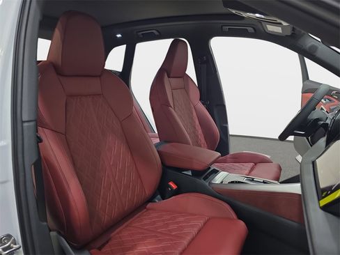 New 2025 Audi SQ5 Prestige image 10